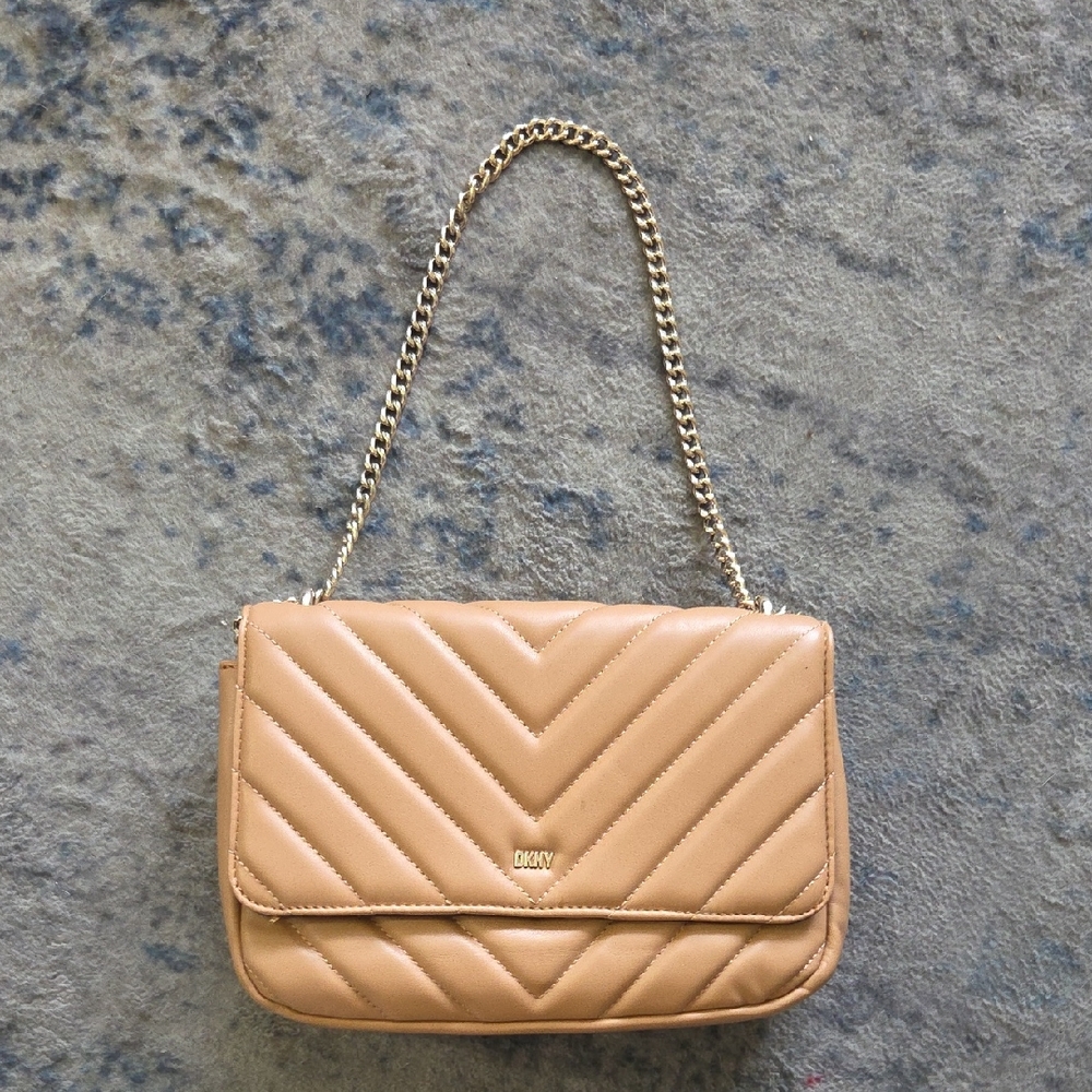 DKNY Quilted Beige Shoulder Bag with Gold Chain - Picture 1 of 5